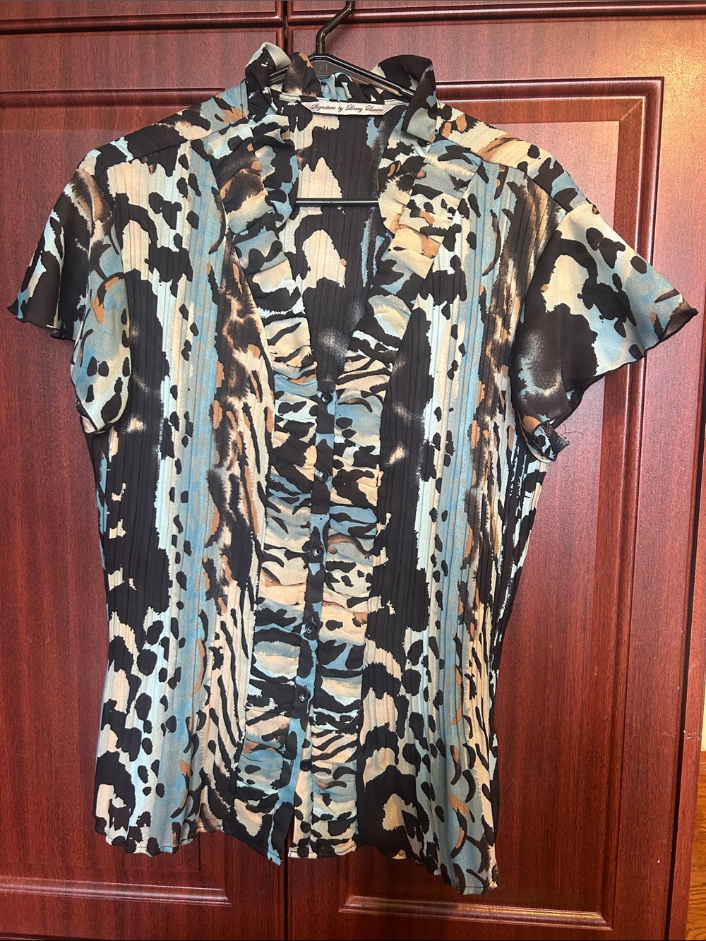 Signature by Larry Levine Blue Tan Black Animal-Print Ruffled V-Neck Blouse